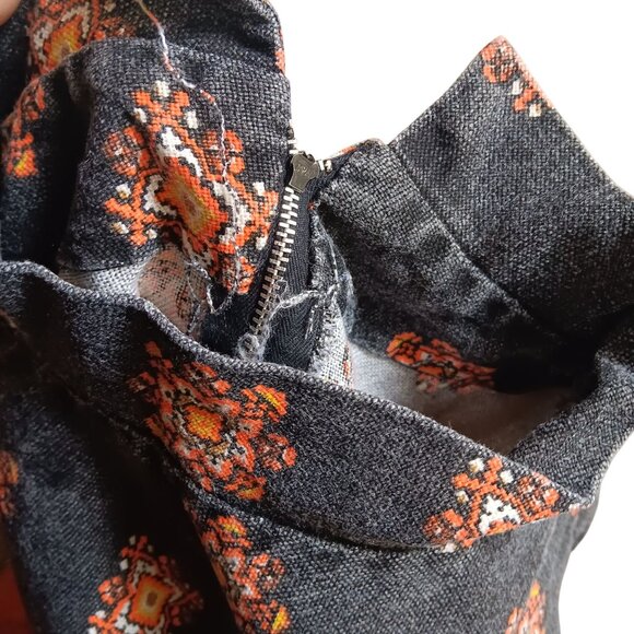 Vintage Medium 1970's Top 1OF1 High-Neck Blouse Zip Back & Geometric Pattern - Picture 8 of 8